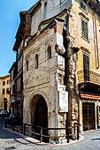 Verona - L'antica porta romana in via Leoni. 